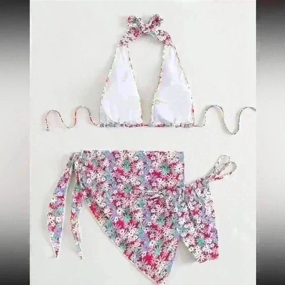 Floral swim suit  set 🌸💕🌼 - Picture 3 of 8